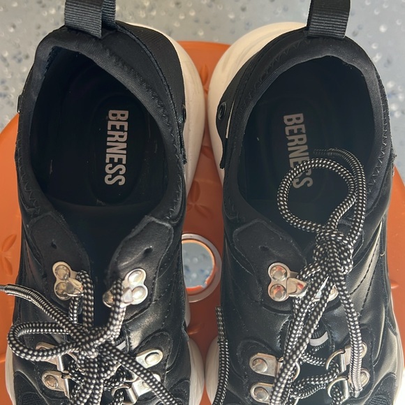 Women's fashion sneaker - Picture 2 of 4